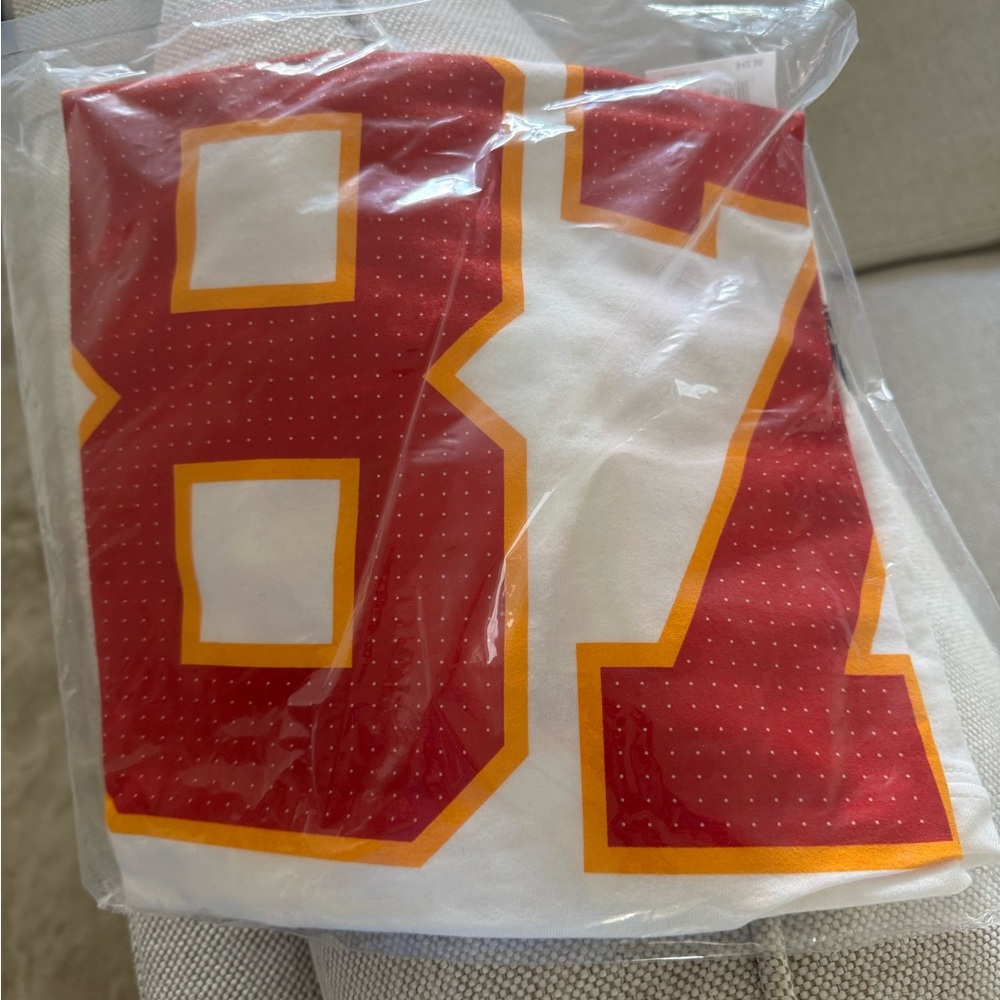 Travis Kelce Chiefs Super Bowl Name and number T-Shirt men Medium